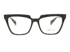 Oto opis oprawki Genny GYV.428.01, idealny do sklepu internetowego salonu optycznego Styl Sapierzyńska, autoryzowanego sprzedawcy marki Genny: Genny GYV.428.01 - Elegancja w każdym detalu Odkryj kwintesencję włoskiego stylu z oprawkami korekcyjnymi Genny GYV.428.01. Te wyjątkowe oprawki, będące częścią ekskluzywnej kolekcji marki Genny, to synonim luksusu i wyrafinowanego gustu. Design i Styl Kształt: Klasyczny, prostokątny kształt oprawek, który doskonale podkreśli rysy twarzy. Kolor: Głęboka, ciemna kolorystyka z subtelnymi, brokatowymi akcentami, dodającymi blasku i oryginalności. Detale: Delikatne logo marki Genny, umieszczone na zauszniku, świadczy o autentyczności i prestiżu produktu. Wykończenie: Precyzyjne wykonanie i dbałość o detale gwarantują najwyższą jakość i komfort noszenia. Materiały i Wykonanie Oprawki wykonane z wysokiej jakości materiałów, zapewniających trwałość i lekkość. Solidna konstrukcja gwarantuje stabilność i komfort noszenia przez cały dzień. Dla kogo? Oprawki dedykowane są kobietom ceniącym sobie elegancję i luksusowe dodatki. Idealne dla osób, które chcą podkreślić swój indywidualny styl i wyrafinowany gust. Styl Sapierzyńska - Autoryzowany Sprzedawca Genny Kupując oprawki Genny GYV.428.01 w naszym sklepie internetowym, masz pewność, że otrzymujesz oryginalny produkt od autoryzowanego sprzedawcy marki Genny. Styl Sapierzyńska to gwarancja najwyższej jakości obsługi i profesjonalnego doradztwa. Podsumowanie Oprawki Genny GYV.428.01 to doskonały wybór dla kobiet, które szukają luksusowych i stylowych okularów korekcyjnych. Ich klasyczny kształt, eleganckie detale i wysoka jakość wykonania sprawią, że poczujesz się wyjątkowo w każdej sytuacji.